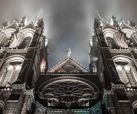 Duomo di Clermont Ferrand, cattedrale gotica in pietra lavica