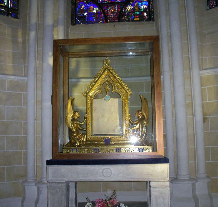 chartres, il velo della madonna