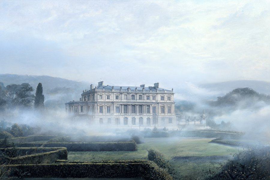 Il palazzo del Petit Trianon a Versailles immerso nella nebbia, atmosfera onirica