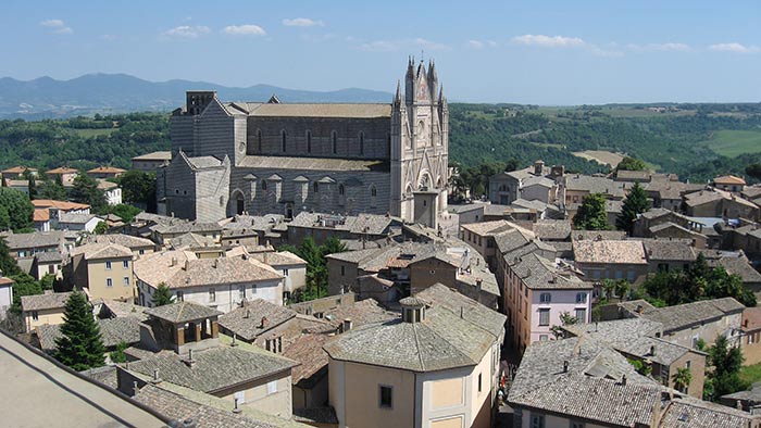 Duomo di Orvieto, architettura gotica affrescata da Luca Signorelli