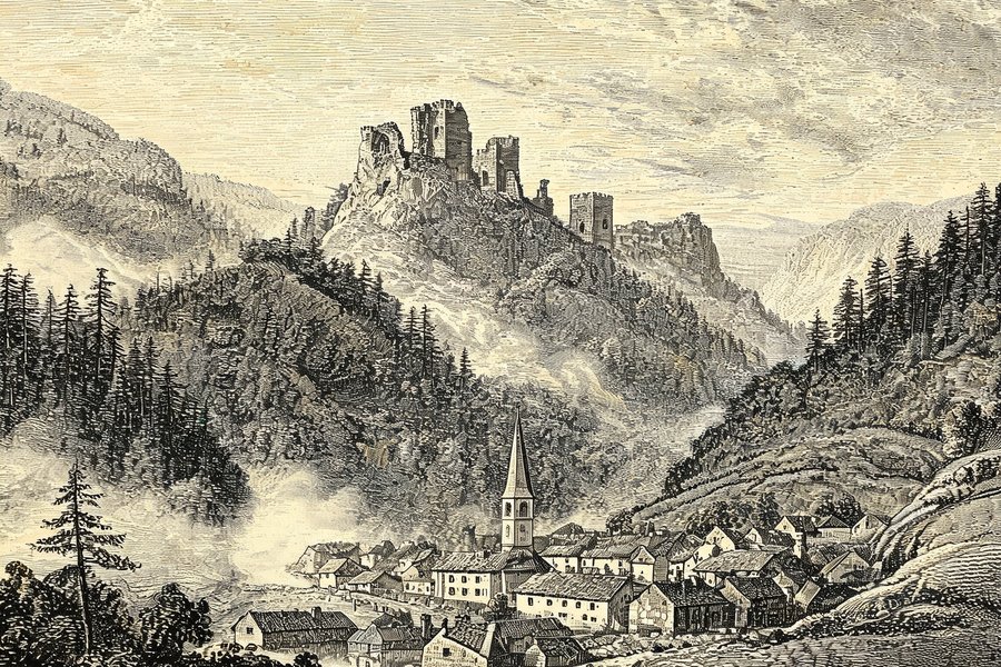 Paesaggio della Stiria con foreste e un castello in rovina