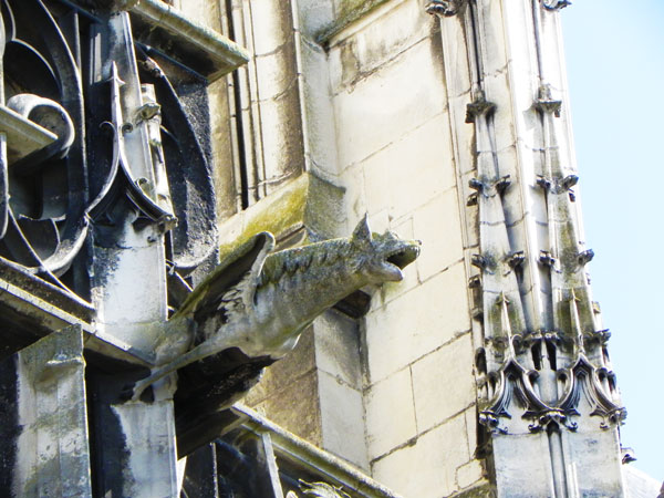 Gargoyle della cattedrale di Saint Denis, Francia