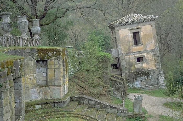 la casa che pende a Bomarzo