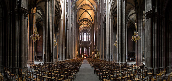 navata centrale cattedrale di Clermont Ferrand