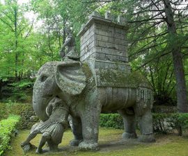 l'elefante in pietra a Bomarzo