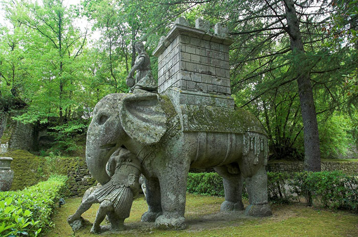 l'elefante in pietra a Bomarzo