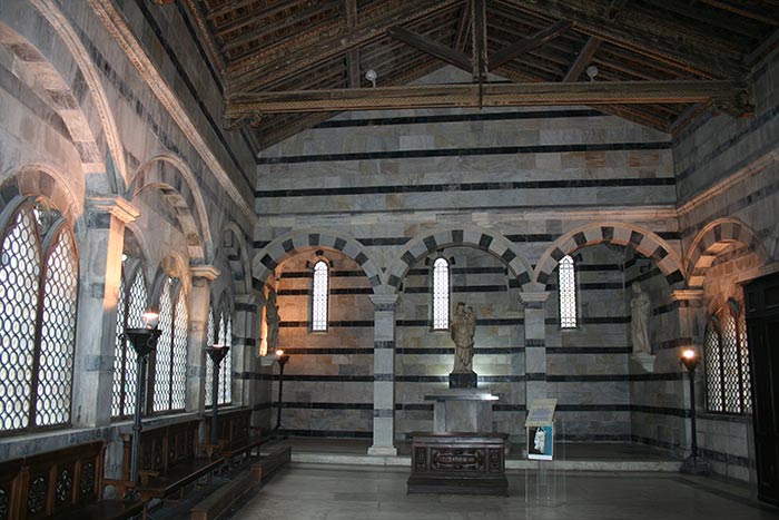 Interno di Santa Maria della Spina a Pisa