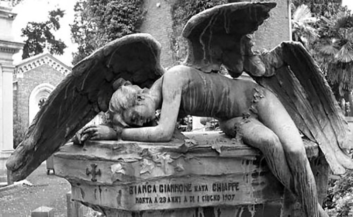 cimitero del Verano, statua angelo