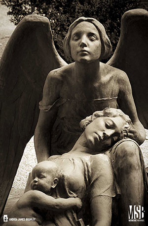 Cimitero monumentale di Milano, angelo con bambina