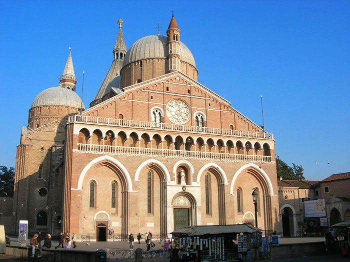facciata delle basilica san Antonio di Padova