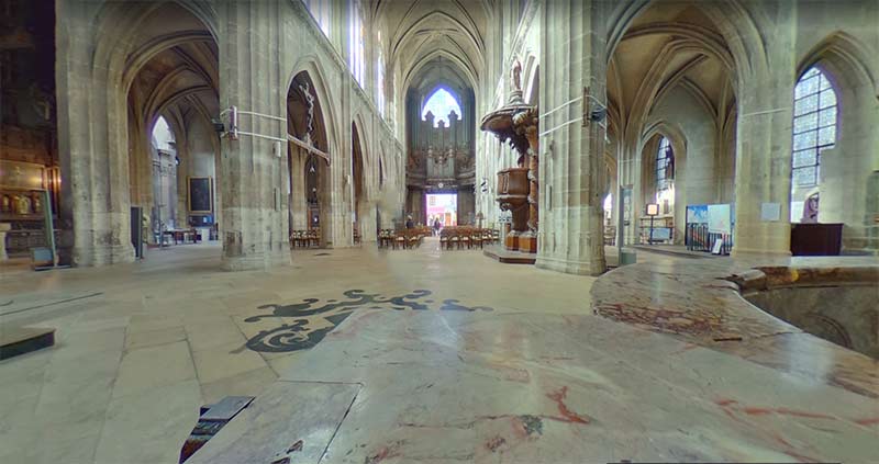 interno della chiesa gotica di Saint Merri a Parigi