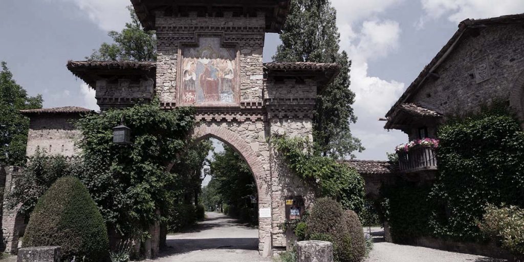 Ingresso del Borgo medioevale Grazzano Visconti