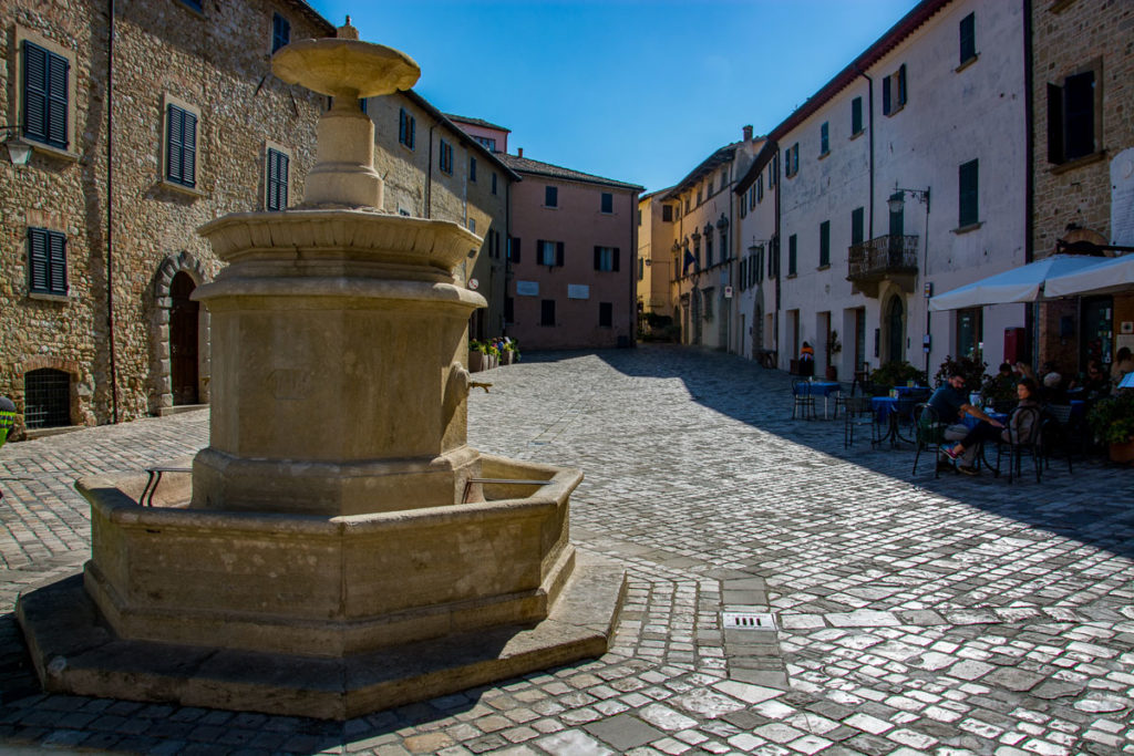 piazza Dante a San Leo