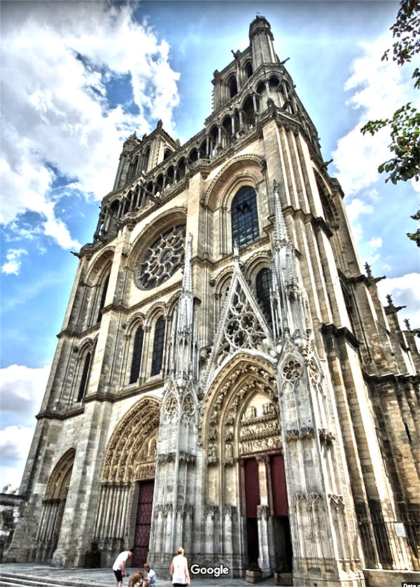 facciata cattedrale francese notre dame di Mantes la Jolie